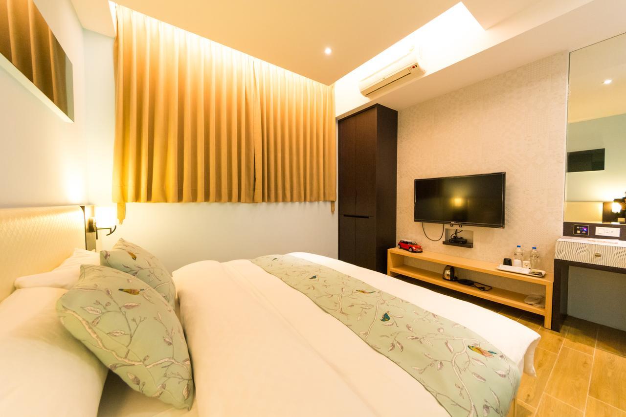 W Hostel Tainan Bagian luar foto