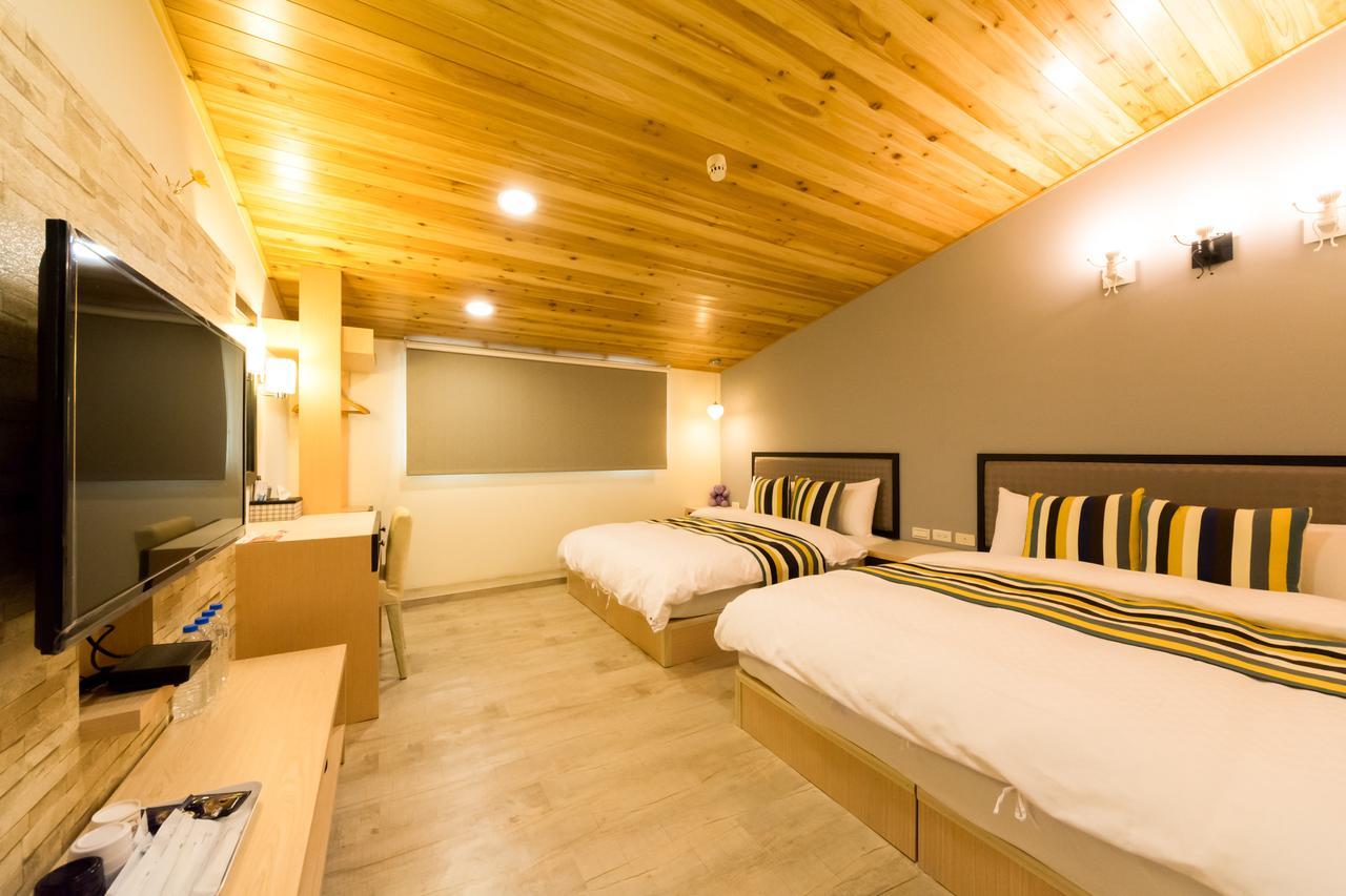 W Hostel Tainan Bagian luar foto