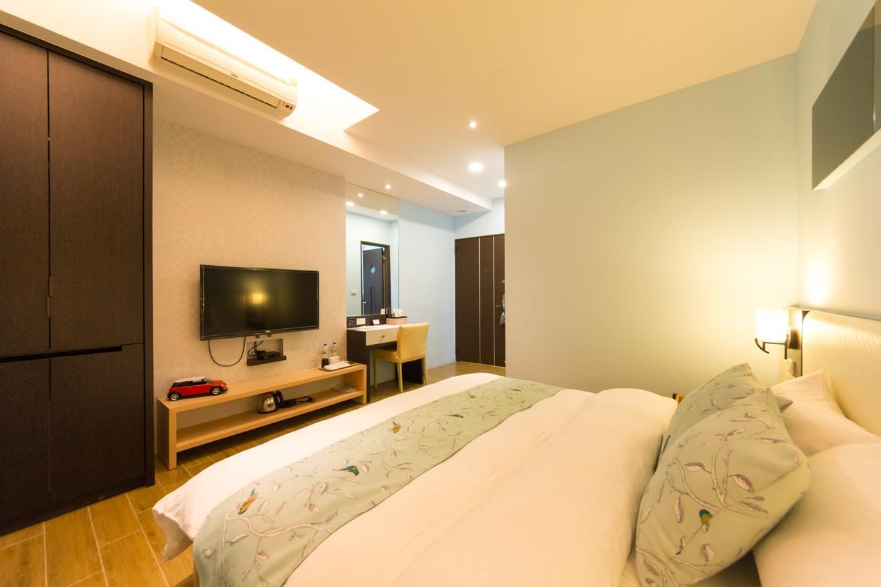 W Hostel Tainan Bagian luar foto