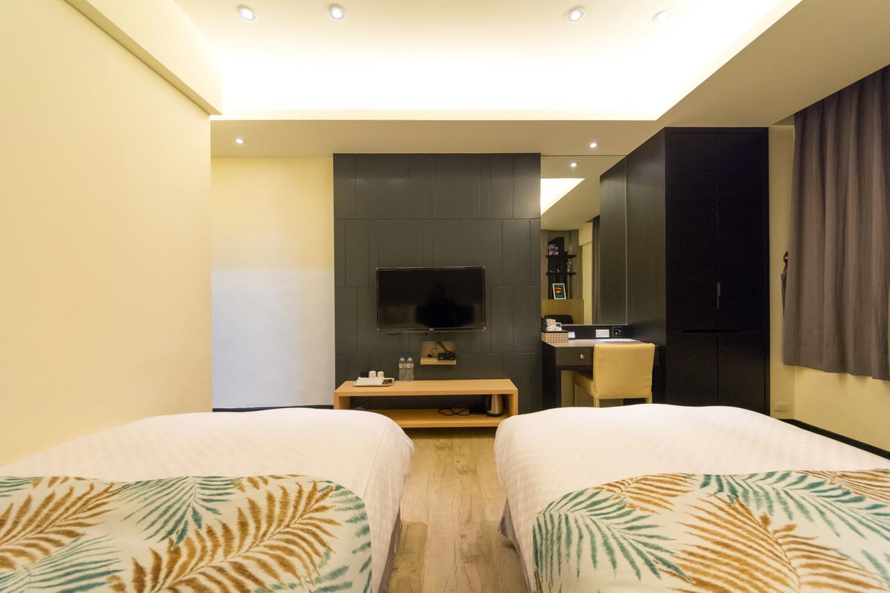 W Hostel Tainan Bagian luar foto