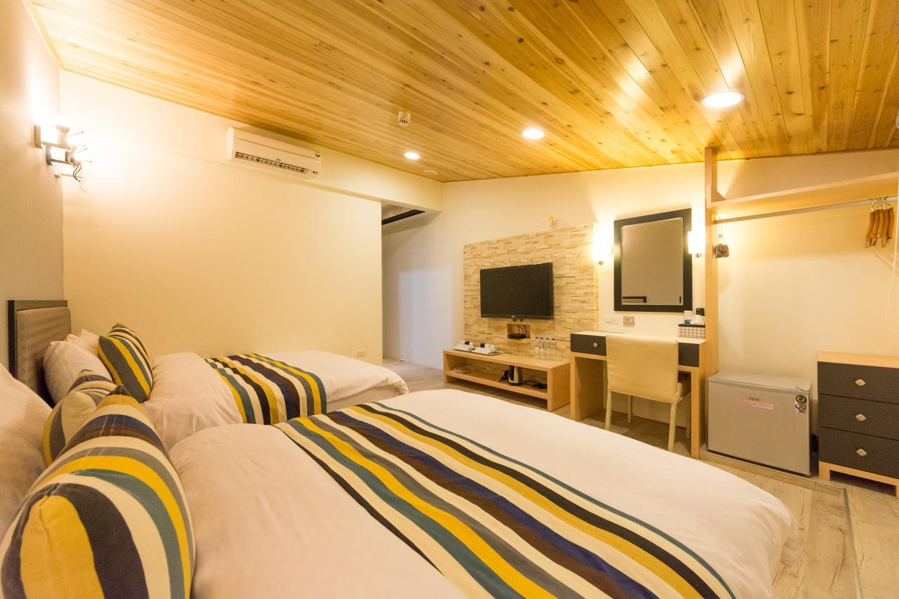 W Hostel Tainan Bagian luar foto