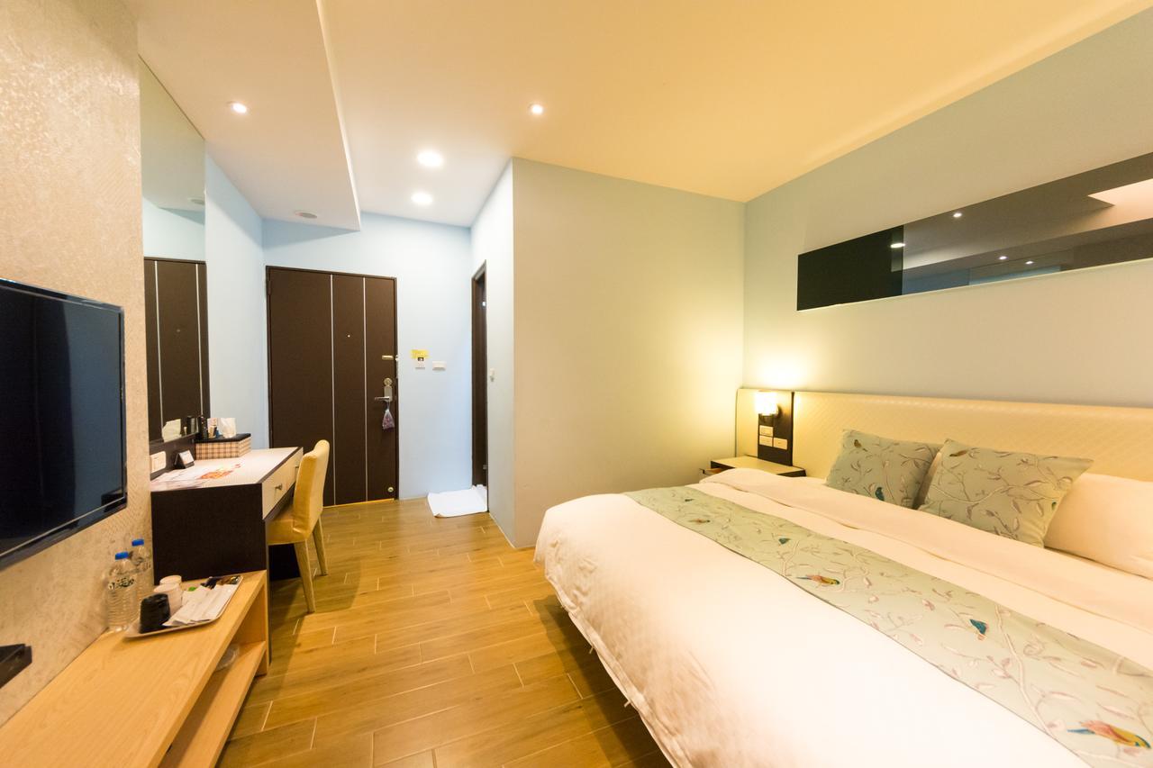 W Hostel Tainan Bagian luar foto