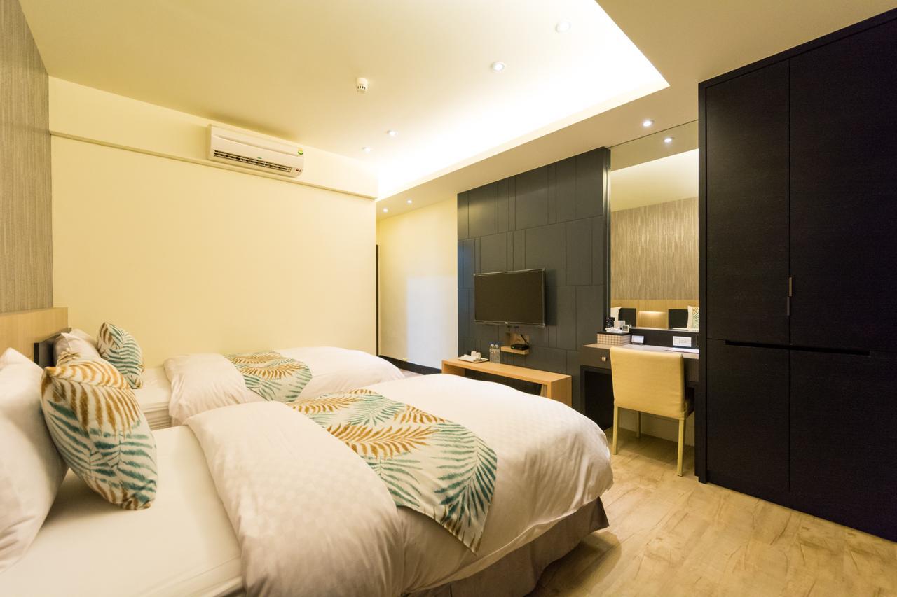 W Hostel Tainan Bagian luar foto