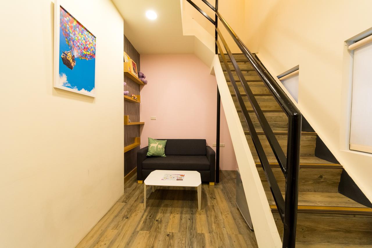 W Hostel Tainan Bagian luar foto
