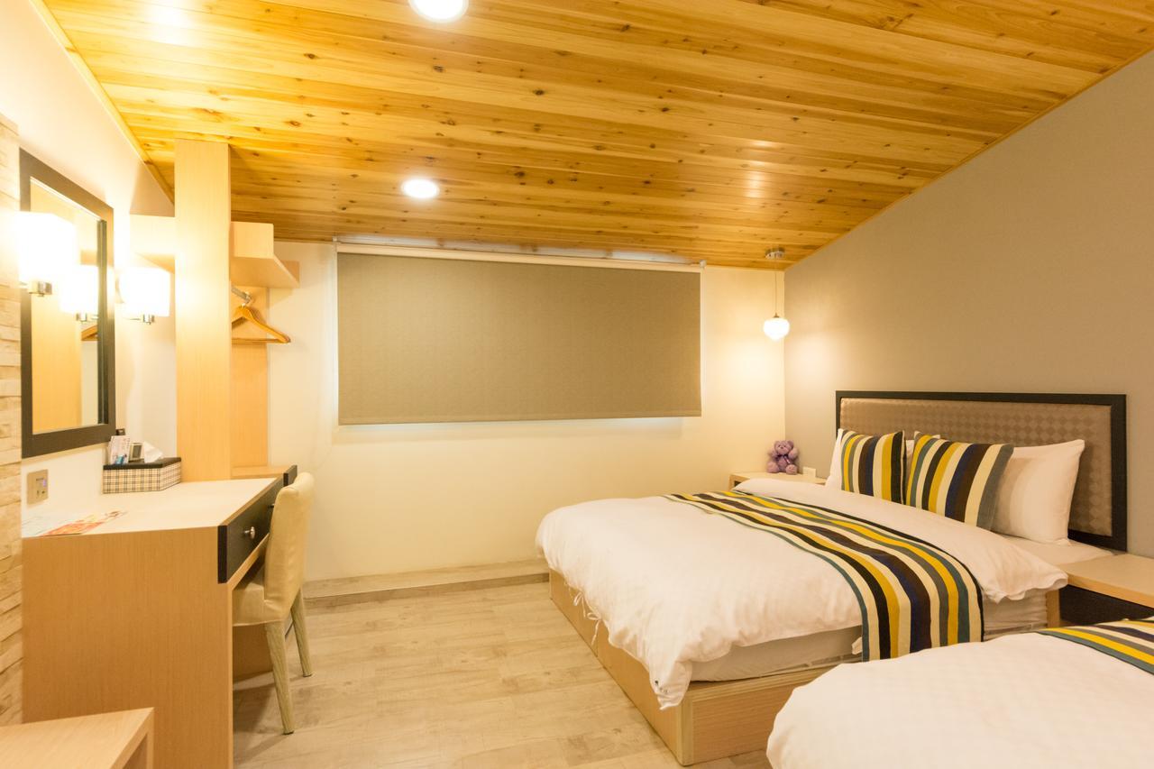 W Hostel Tainan Bagian luar foto