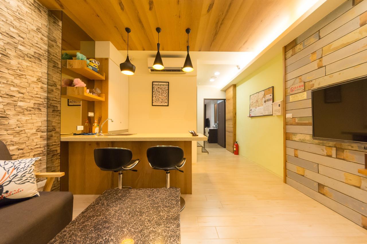 W Hostel Tainan Bagian luar foto