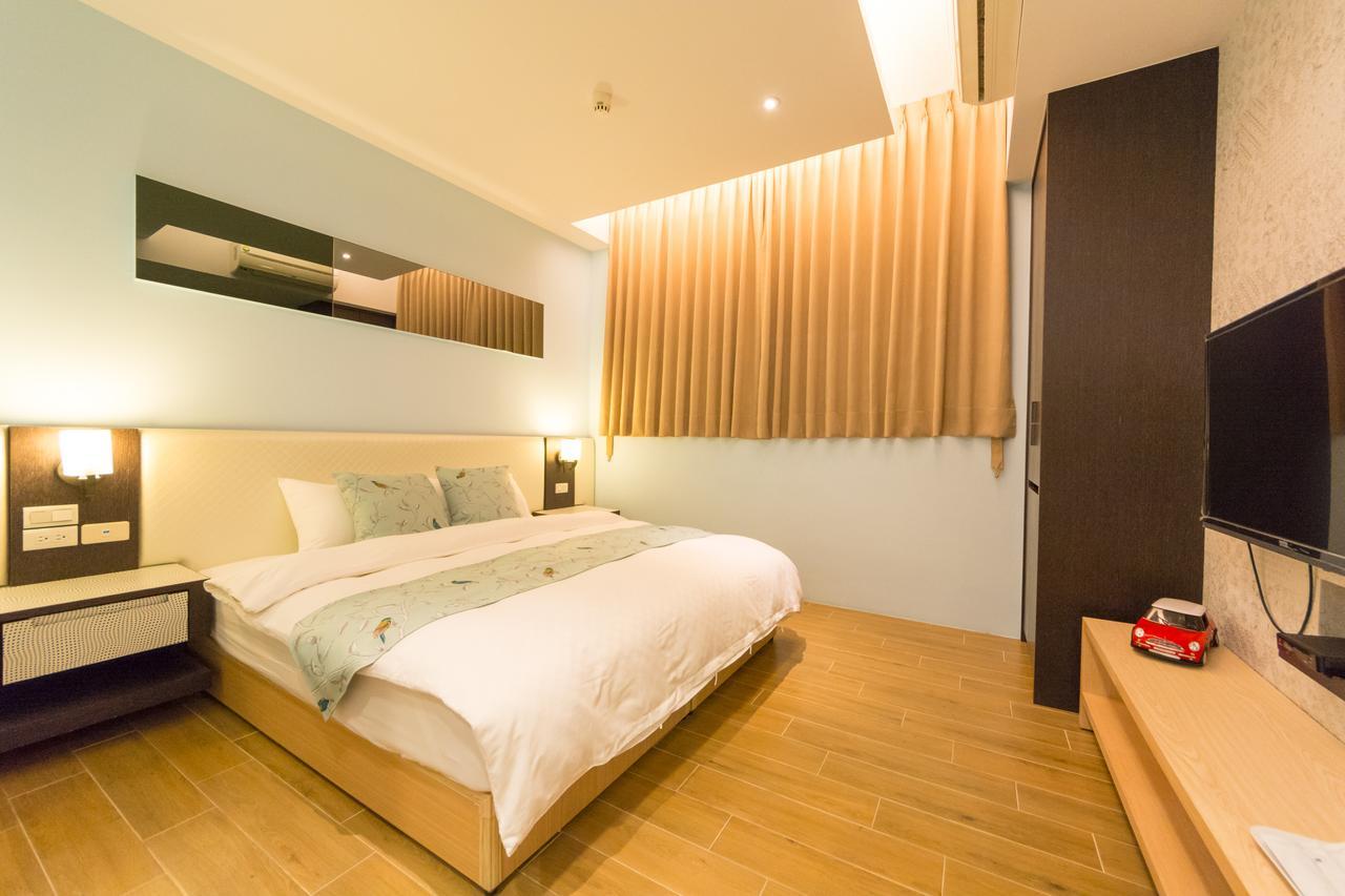 W Hostel Tainan Bagian luar foto