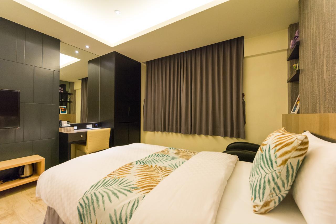 W Hostel Tainan Bagian luar foto