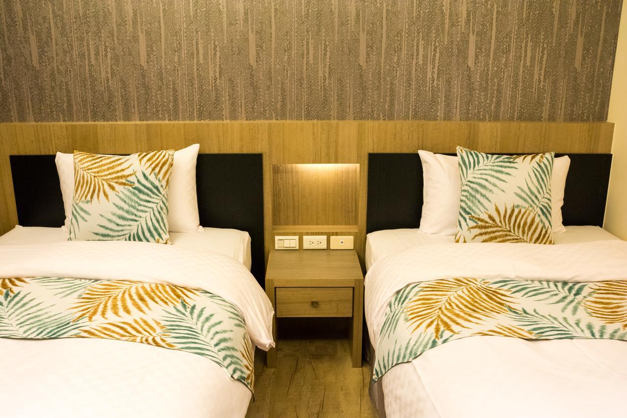 W Hostel Tainan Bagian luar foto