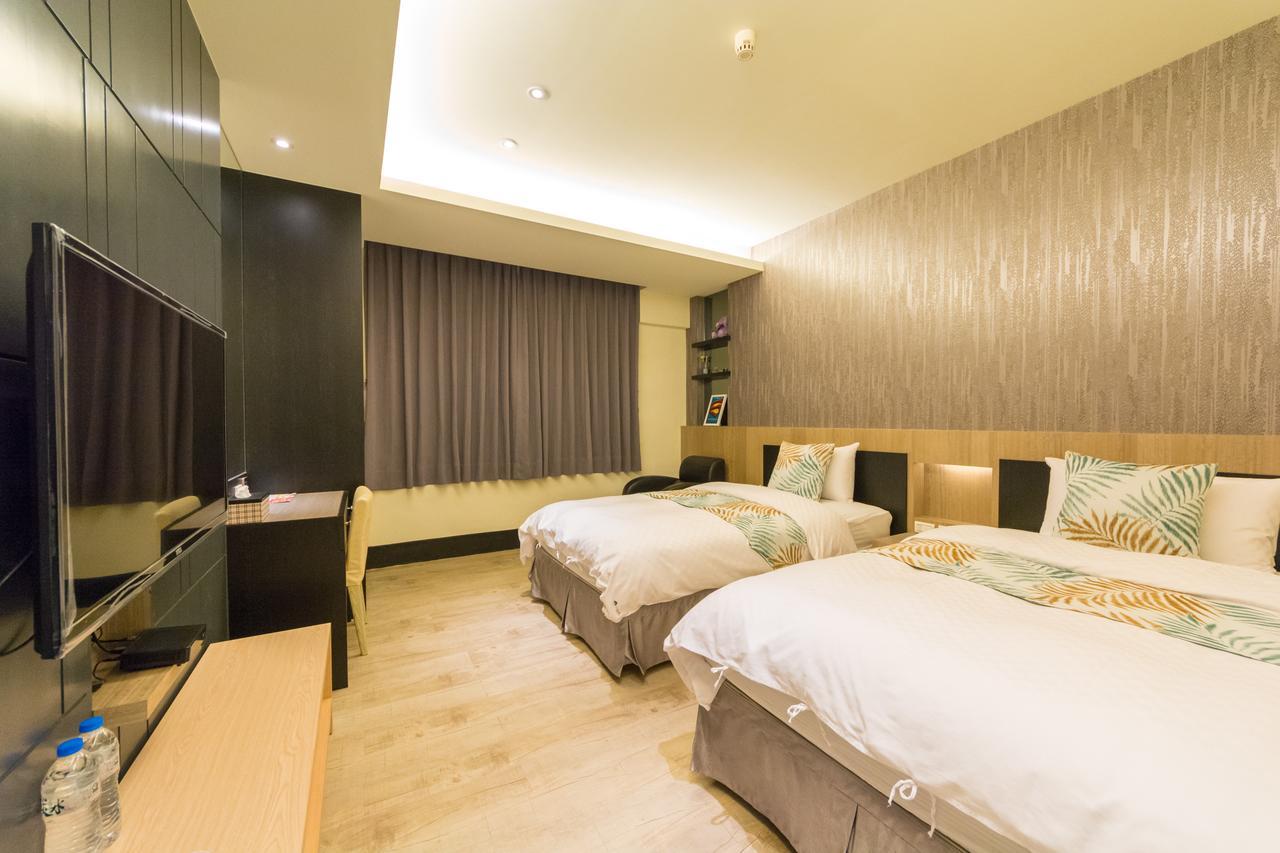 W Hostel Tainan Bagian luar foto