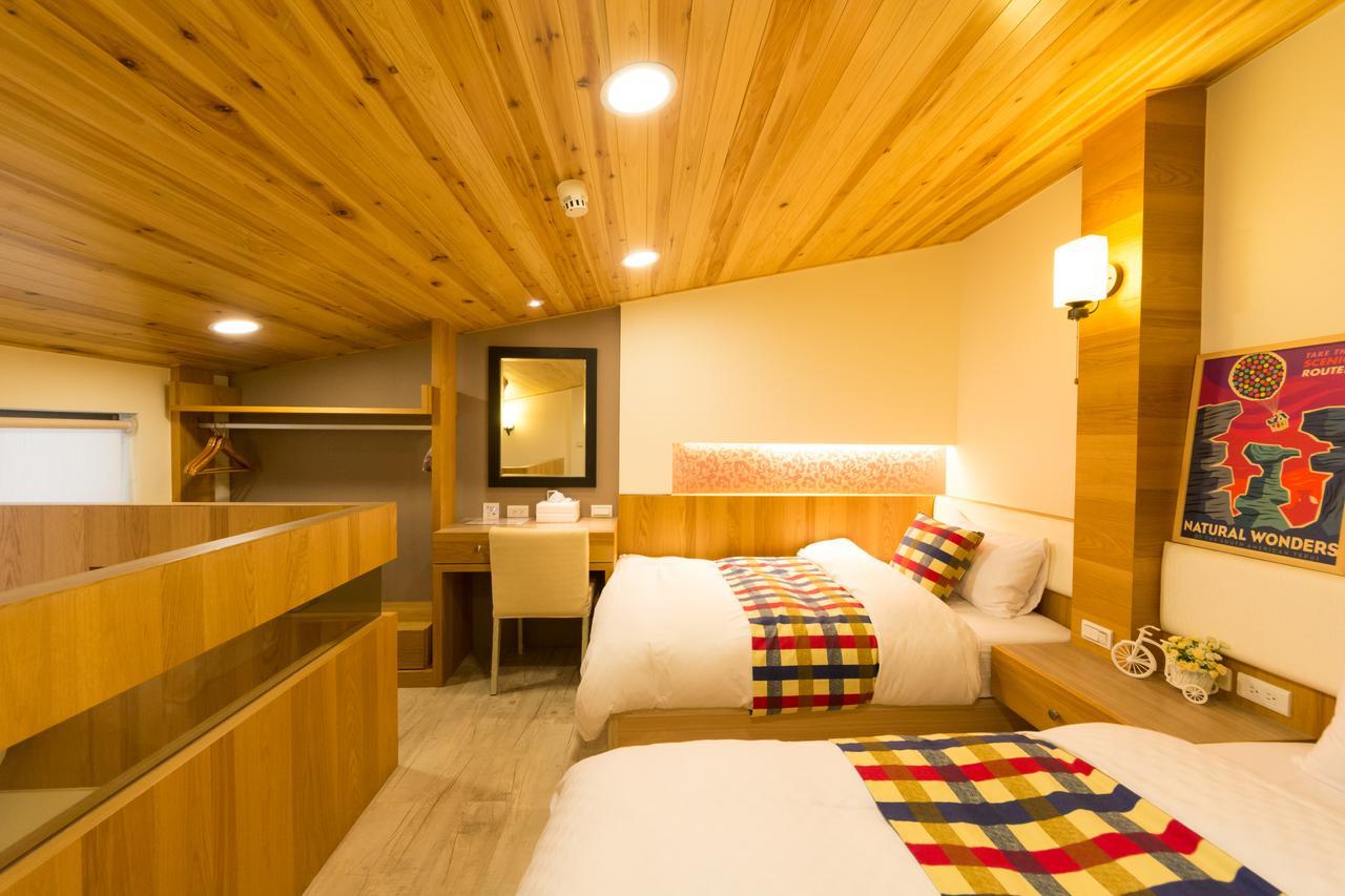W Hostel Tainan Bagian luar foto