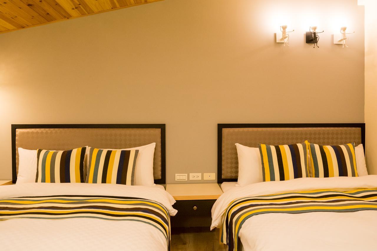 W Hostel Tainan Bagian luar foto