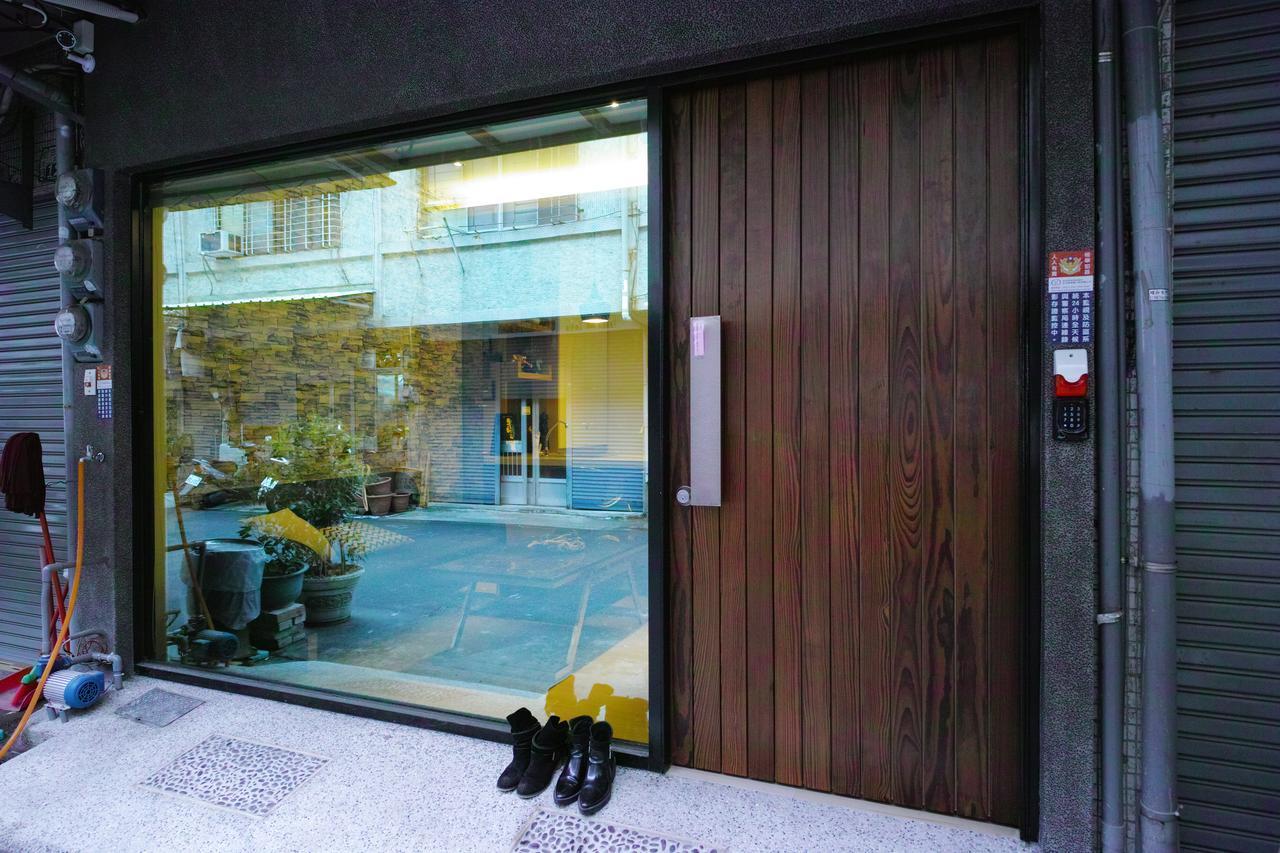 W Hostel Tainan Bagian luar foto